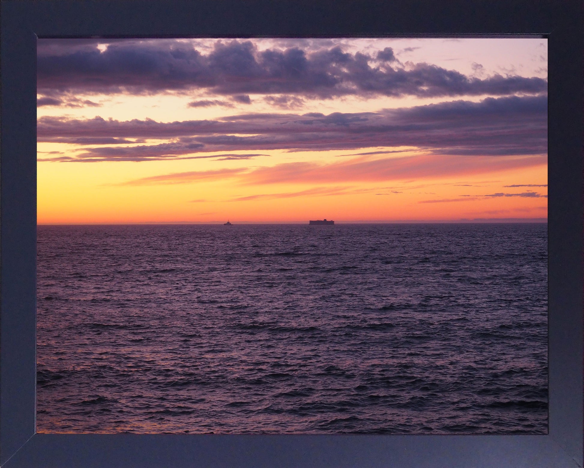 Yellows, oranges and purples make for splendid sunsets.  High quality photography 10.5 x 13.5 inches recovered with resin in a violet frame 12.5 x 15.5 inches.  A relaxing moment in your favorite room.